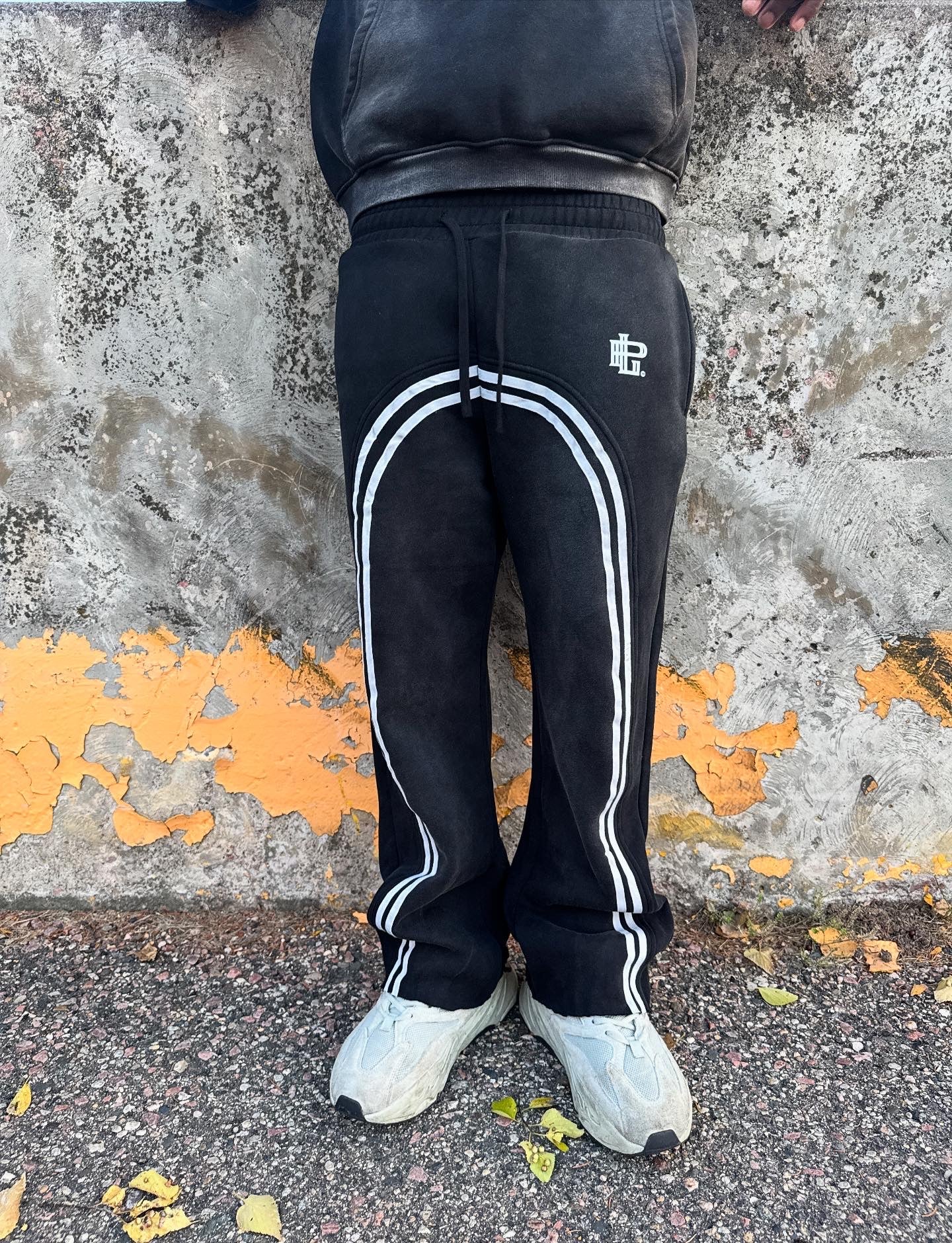 "AUTUMN SWEATS" (Sun Fade Contrast Tape Fleece)