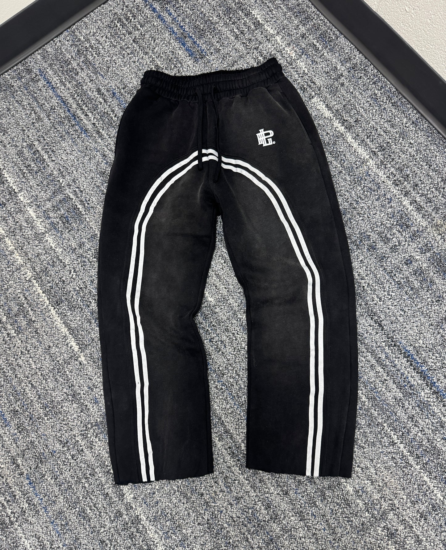 "AUTUMN SWEATS" (Sun Fade Contrast Tape Fleece)
